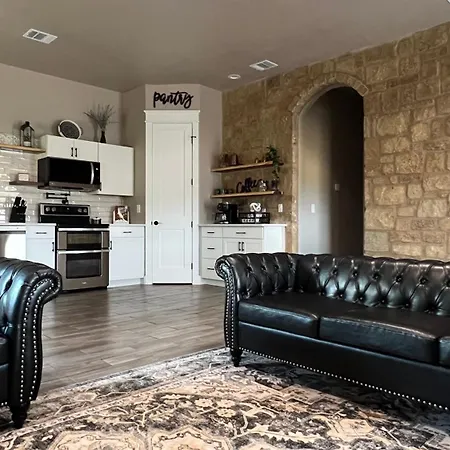 The Shophouse At Transplant Acres Apartment